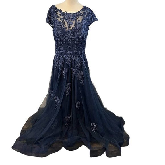 NWOT LA FEMME Floral Lace & Tulle Gown in Navy (10) - Picture 2 of 11